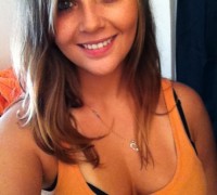 Chica Que Solo Usa Su Celular Para Tomarse Fotos Desnuda (25)
