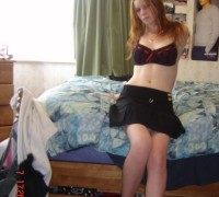 Colegiala Pelirroja Abriendo Sus Hoyos (7)