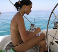 Morena Haciendo Topless En El Lago (19)