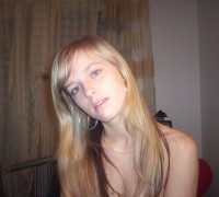 Rubia Delgada Se Mete Una Botella Gigante (20)