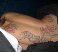 Rubia Tatuada Con Buen Trasero (6)