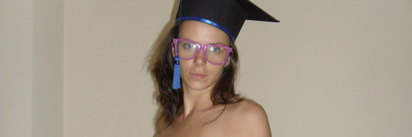 Se Quita La Ropa Hasta En Su Graduacion