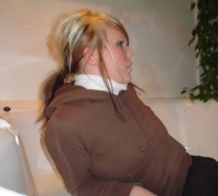 Sexy Rubia Mamando En El Jacuzzi (2)