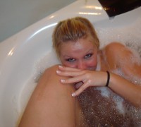 Sexy Rubia Mamando En El Jacuzzi (21)