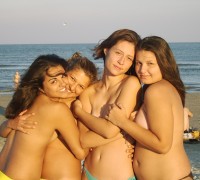 Universitarias Nudistas En La Playa (1)