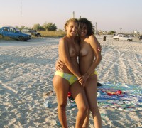 Universitarias Nudistas En La Playa (8)