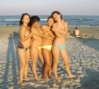 Universitarias Nudistas En La Playa (9)