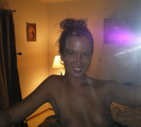 Ama De Casa Con Piercing En Las Tetas (50)