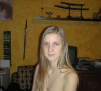 Lolita Desnuda Con Una Katana (9)