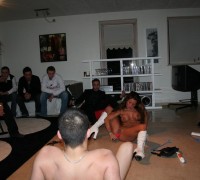 Stripper Se Chinga Sola En Pleno Show (60)
