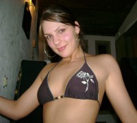 Carina Besandose Con Su Amiga (5)