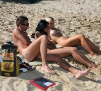 En La Playa Con Dos Bellezas Amateur (7)