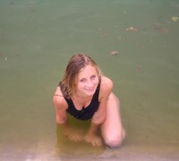 La Rubia Que Limpia Los Estanques Desnuda (21)