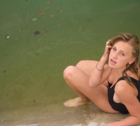 La Rubia Que Limpia Los Estanques Desnuda (24)