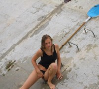 La Rubia Que Limpia Los Estanques Desnuda (29)