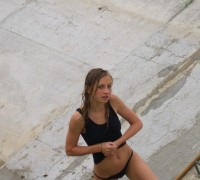 La Rubia Que Limpia Los Estanques Desnuda (30)