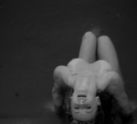 La Rubia Que Limpia Los Estanques Desnuda (43)