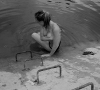 La Rubia Que Limpia Los Estanques Desnuda (44)