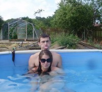 Pareja Jugueteando En La Piscina (33)