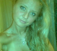 Rubia Dorada Mostrando Su Bronceado (16)