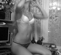 Rubia Dorada Mostrando Su Bronceado (32)