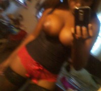 Selfie Con Una Tetona Amateur (13)