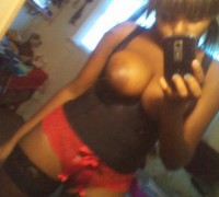 Selfie Con Una Tetona Amateur (43)