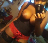 Selfie Con Una Tetona Amateur (48)