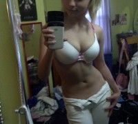 Teen Mostrando Sus Grandes Tetas (10)