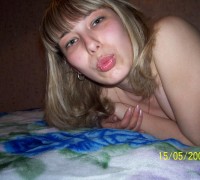 Rubia Ama De Casa Comiendo Helado Y Polla (32)