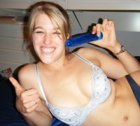 Rubia Hermosa Modelando Cogiendo Y Mamando (141)