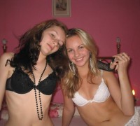 Dos Lolitas Besandose (75)