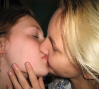 Dos Lolitas Besandose (9)