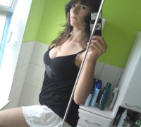 Linda Delgada Tetona En Auto Fotos  (17)