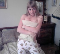 Rubia Lolita Mostrando Sus Tetas (49)