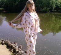 Rubia Lolita Mostrando Sus Tetas (9)