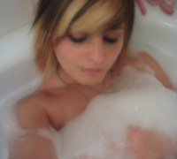 En La Tina Con Una Lolita (2)