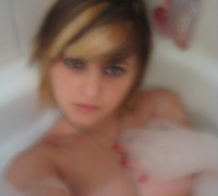 En La Tina Con Una Lolita (27)