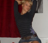 Jovencita Rubia Mostrando Lo Guarra Que Es (12)