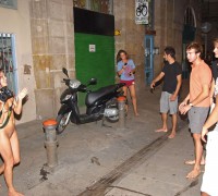 Dos Chicas Desnudas En Plena Calle (116)