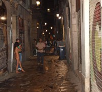 Dos Chicas Desnudas En Plena Calle (72)