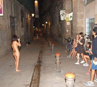Dos Chicas Desnudas En Plena Calle (94)