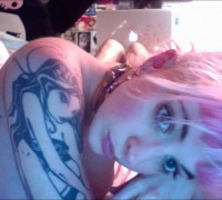 Amateur Tatuada Con El Cabello Rosado (40)