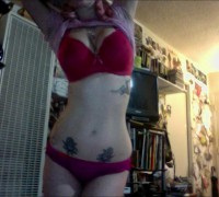 Amateur Tatuada Con El Cabello Rosado (86)
