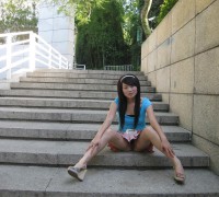 Asiatica Exhibiendo El Cono Peludo En Publico (65)