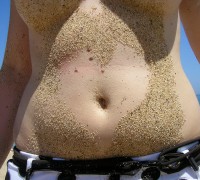 Bella Rubia Muestra Sus Tetas En La Playa (4)