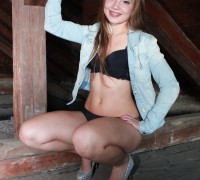 Jovencita Sueca Modelando Como Putita (8)