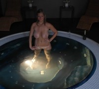 Rubia Tetona Mostrando Tetas En Vacaciones (15)
