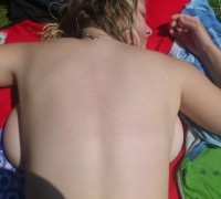 Rubia Tetona Mostrando Tetas En Vacaciones (4)
