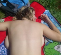 Rubia Tetona Mostrando Tetas En Vacaciones (5)